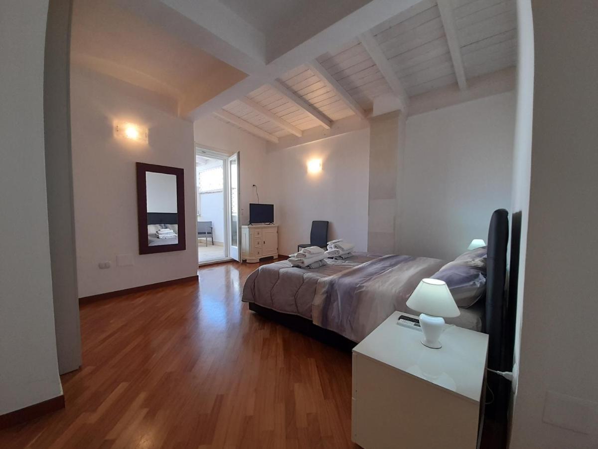 Dimora Emilia Apartment Лече Екстериор снимка