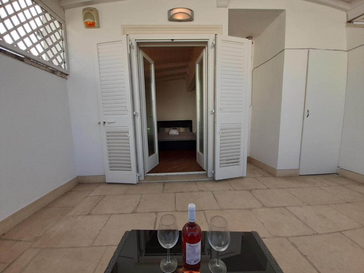 Dimora Emilia Apartment Лече Екстериор снимка