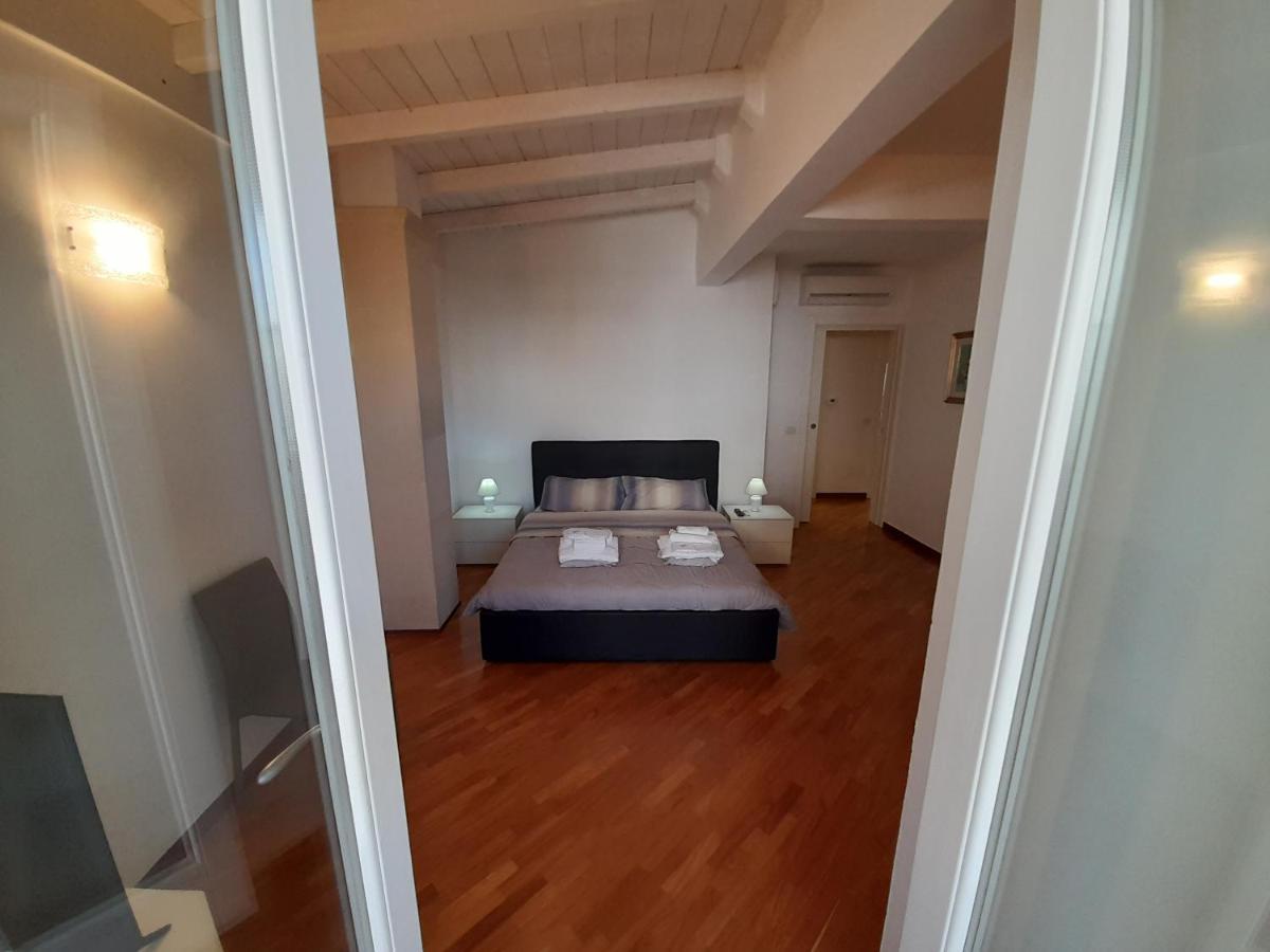 Dimora Emilia Apartment Лече Екстериор снимка